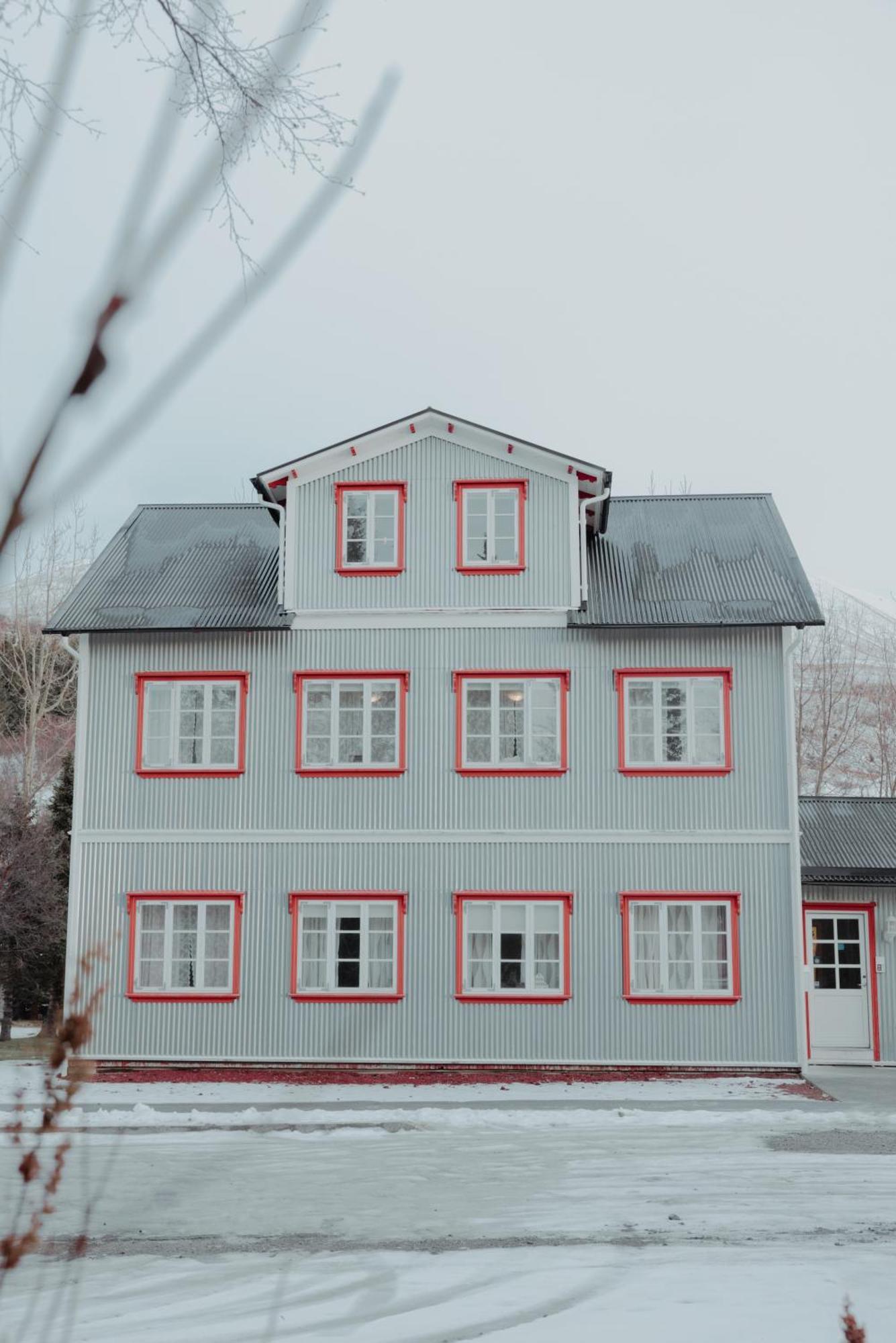 Gamli Skolinn Husavik Luaran gambar