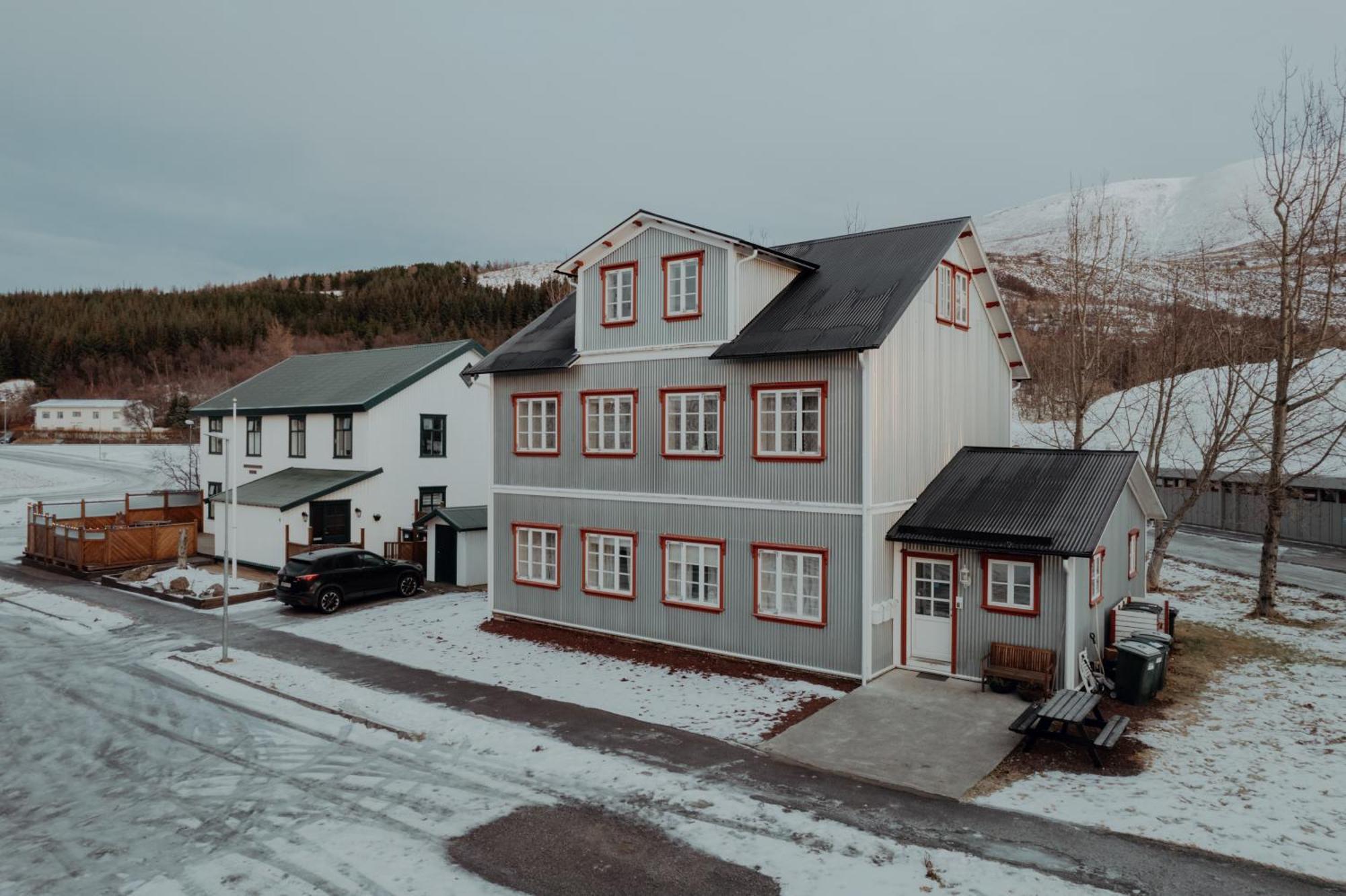 Gamli Skolinn Husavik Luaran gambar