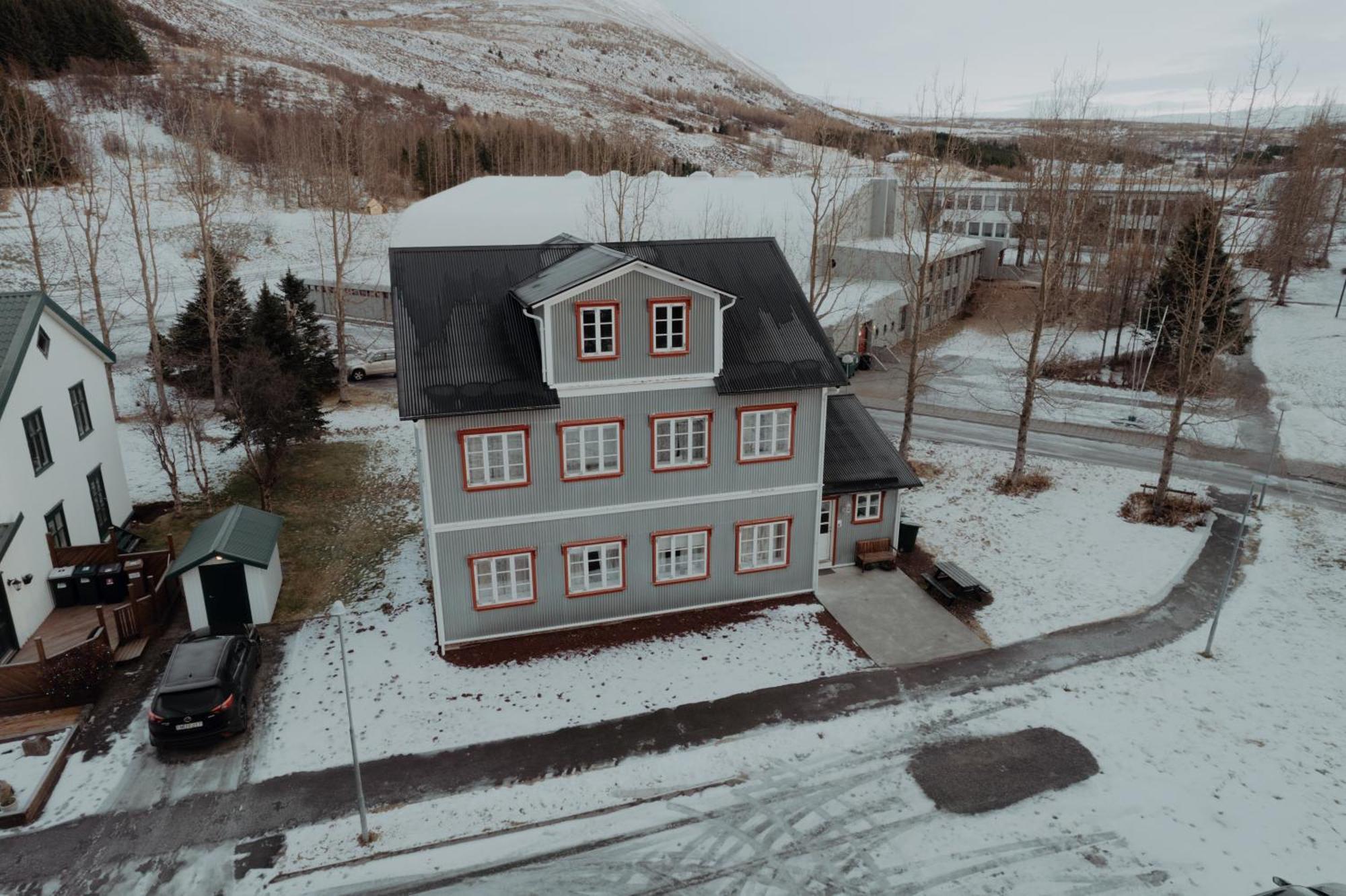 Gamli Skolinn Husavik Luaran gambar