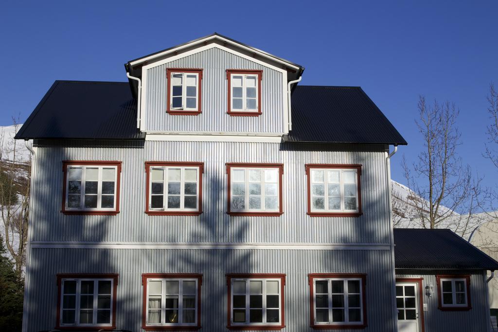 Gamli Skolinn Husavik Luaran gambar
