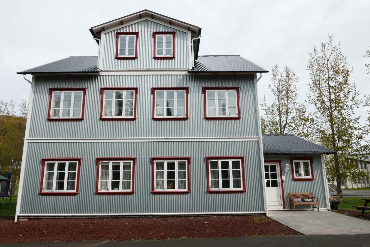 Gamli Skolinn Husavik Luaran gambar